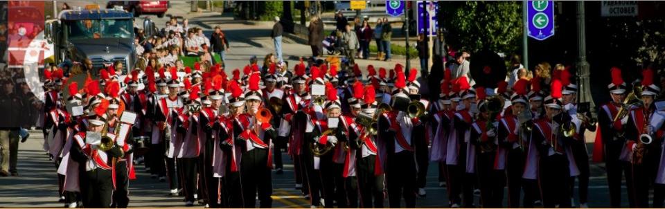 Libertyville High School marching band on Milwaukee avenue