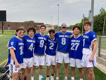 2022 Seniors after final game with Vernon hills